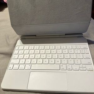 Apple Magic Keyboard for a 10.2” to 11” ipad
